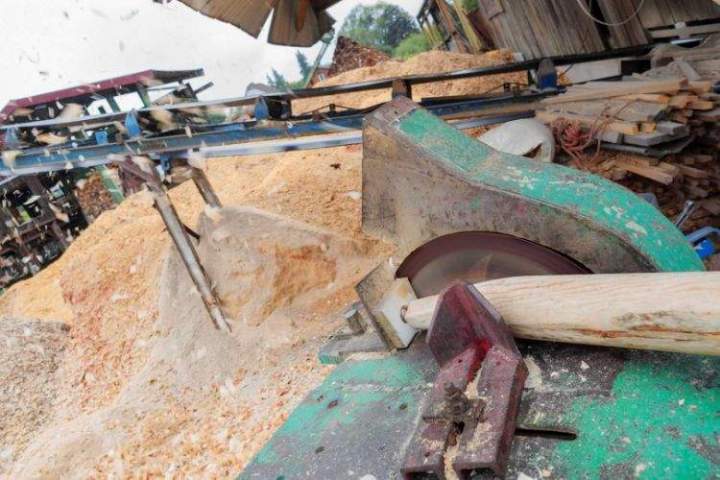 Sciage de bois sur mesure Lusse