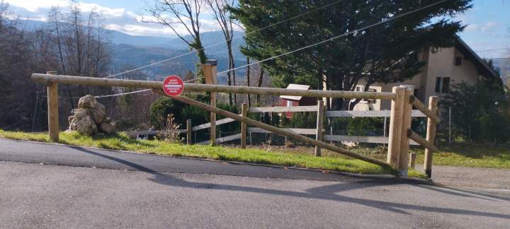 Barrière pivotante sur pivot